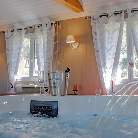 Du Rev'eaubois Bed & Breakfast 4*